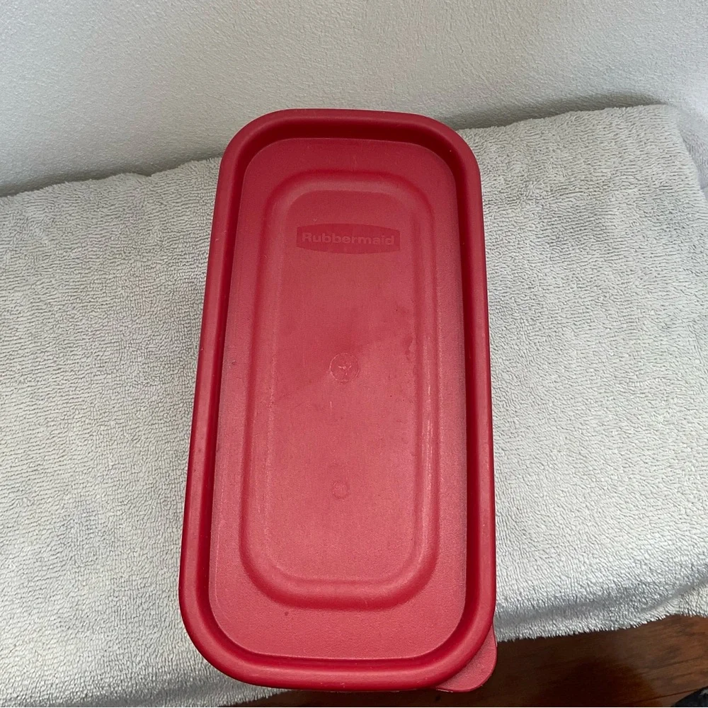 Rubbermaid modular canister red 2.5 liter pantry storage organization